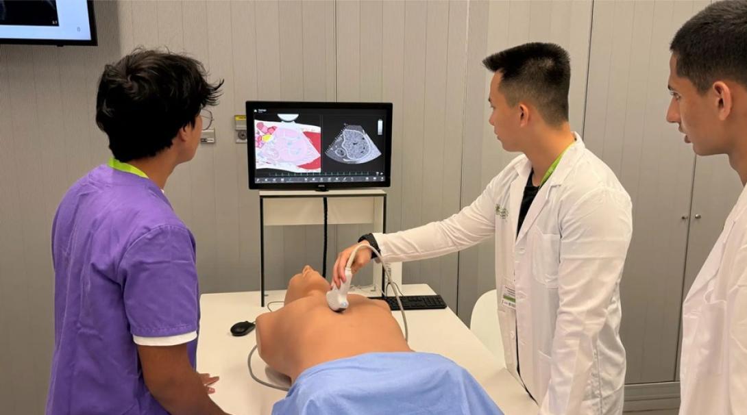 スペインのバーチャル病院で医療スキルを学ぶ高校生医療ボランティア
